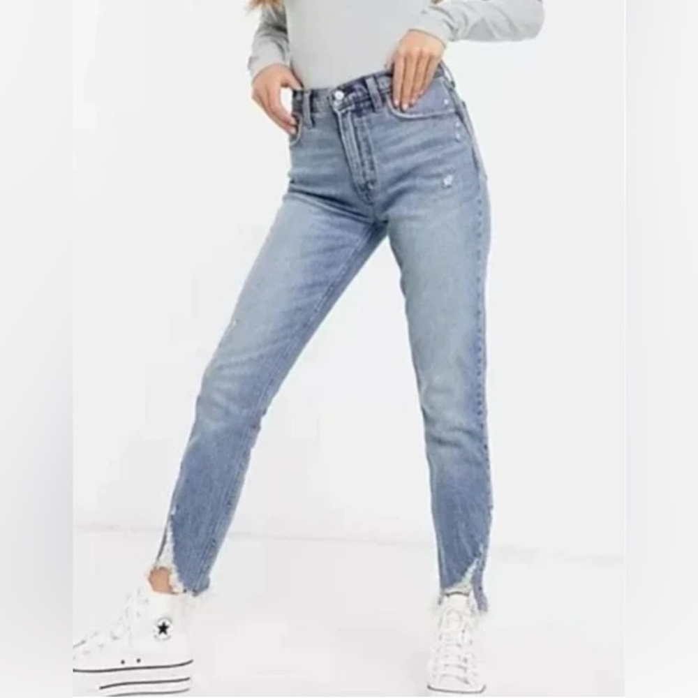 Abercrombie & Fitch The Skinny High Rise Chewed Hem Jeans-Size 28/6s
